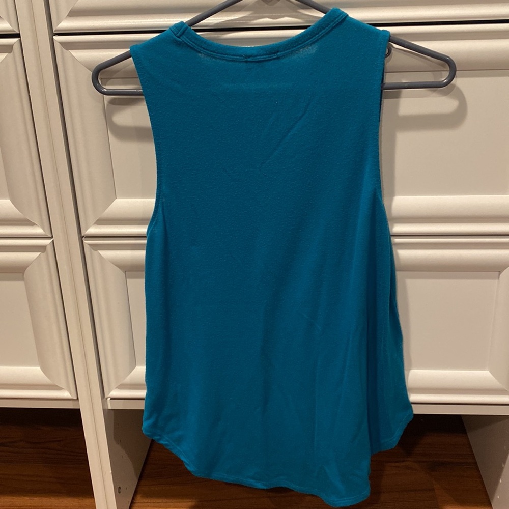 Express Tank Top - Picture 2 of 3